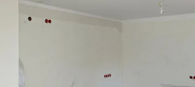 Jasne wnętrze podczas prac wykończeniowych
